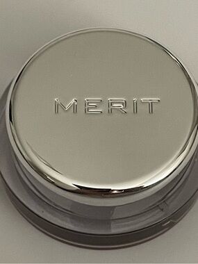 Merit Single Eyeshadow in “Matchbook”